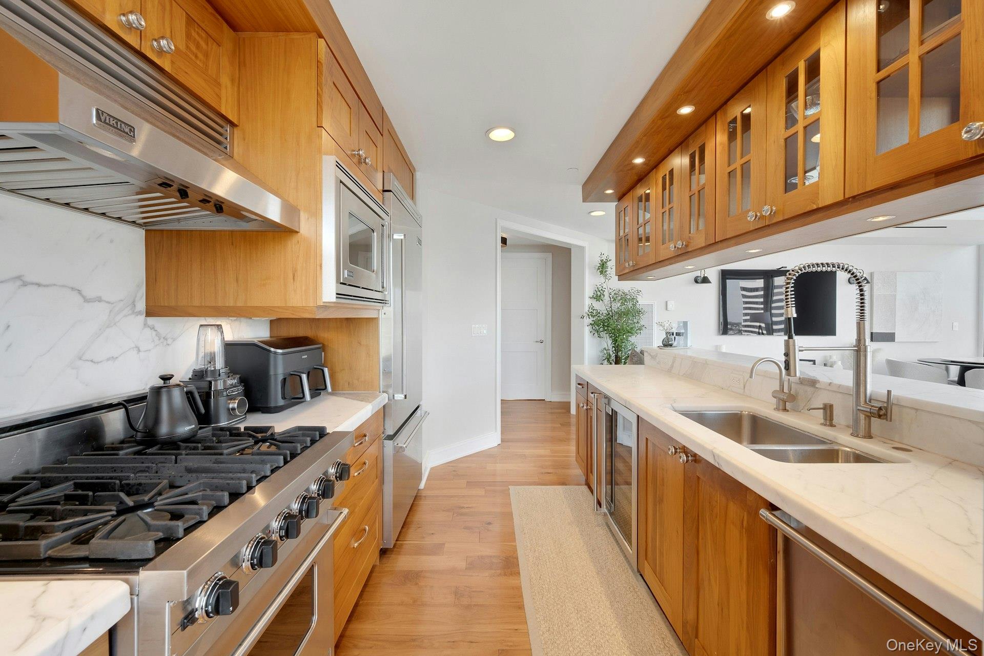 #8 photo, 5 Renaissance Square, White Plains , NY 10601