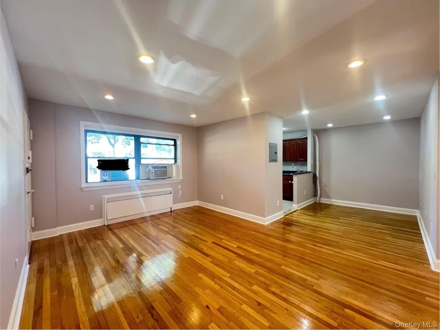 #4 photo, 136-10 Jewel Ave, Kew Garden Hills , NY 11367