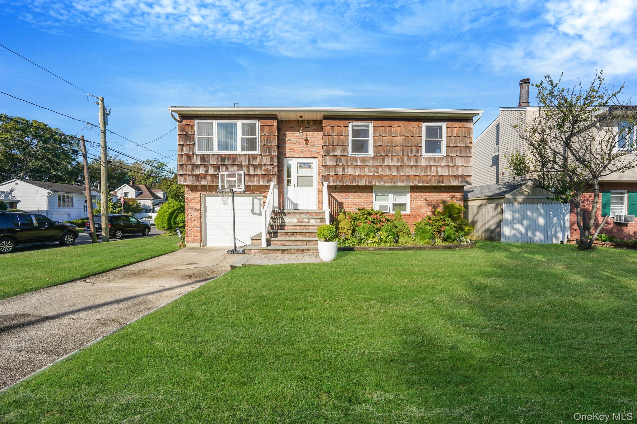 #1 photo, 7 Homecrest Avenue, サフォーク郡 Huntington Station , NY 11746