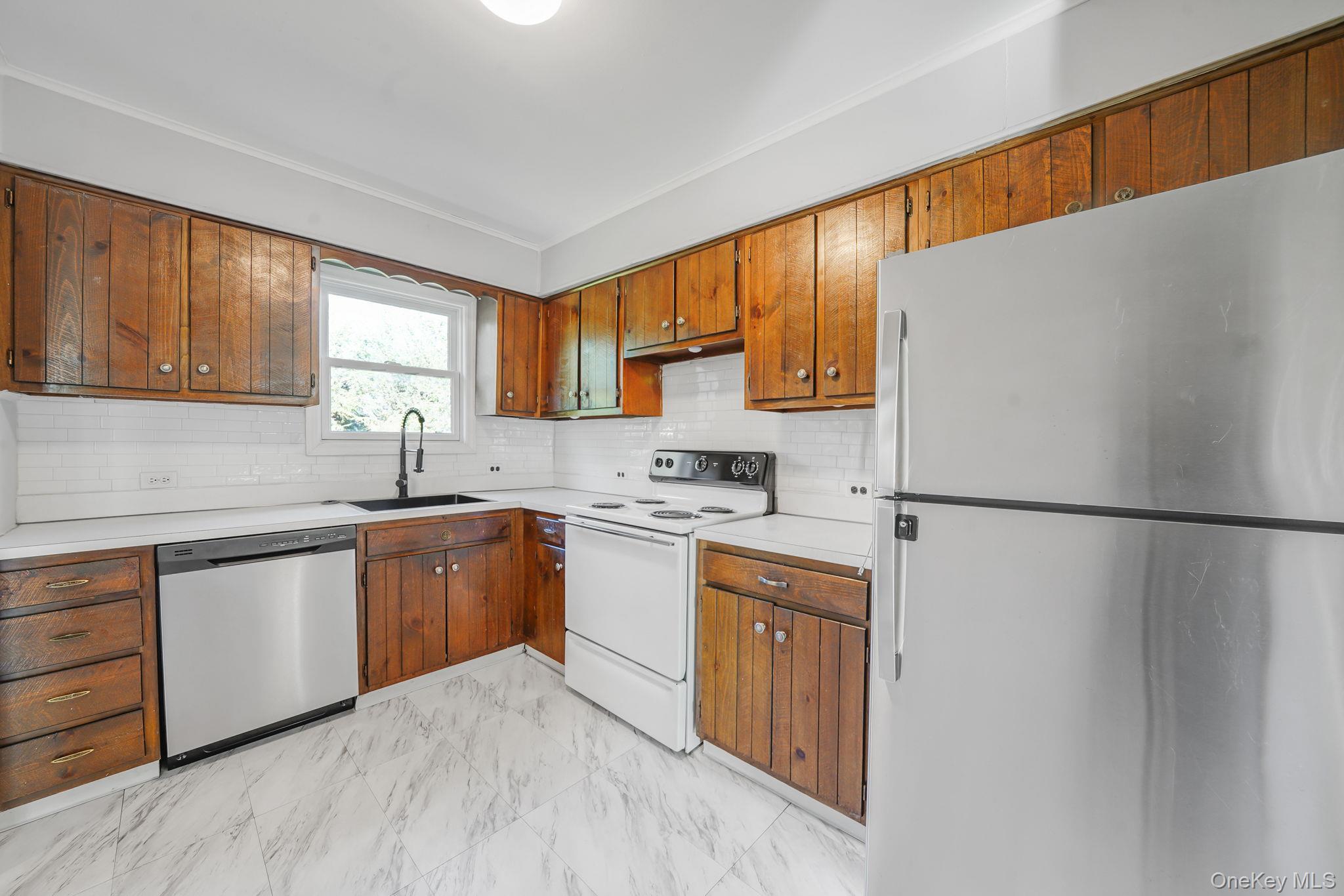 #9 photo, 7 Homecrest Avenue, サフォーク郡 Huntington Station , NY 11746