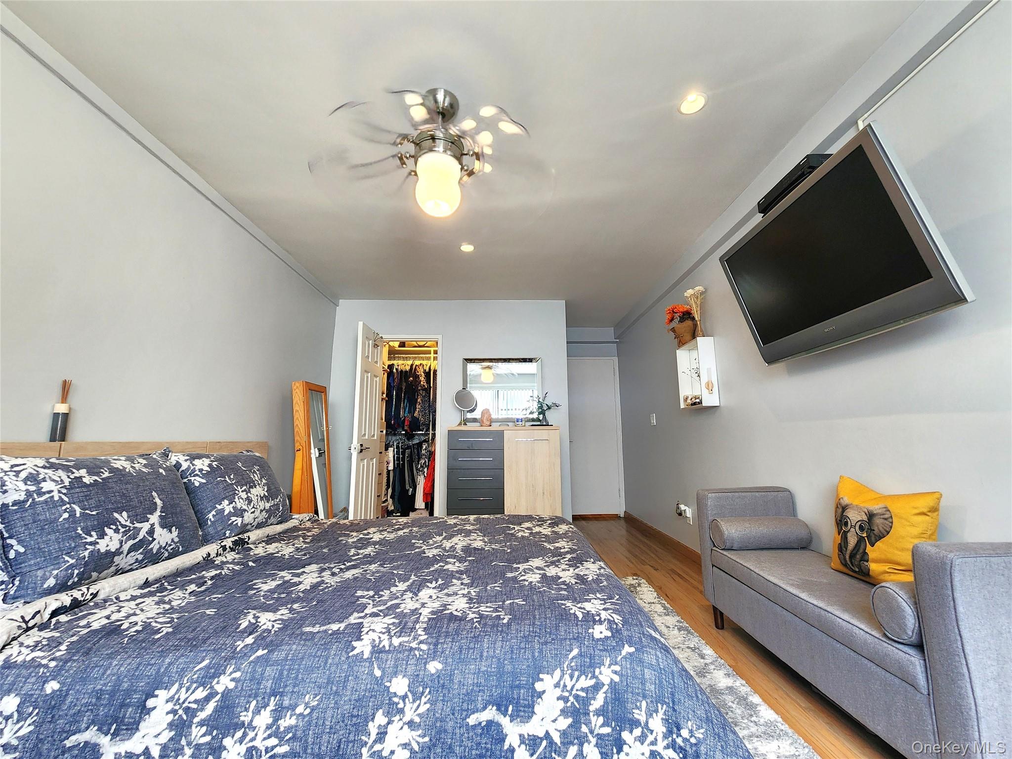 #11 photo, 25 Park Place, Great Neck Plaza , NY 11021