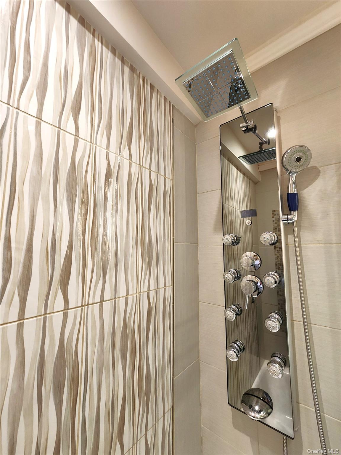 #5 photo, 25 Park Place, Great Neck Plaza , NY 11021