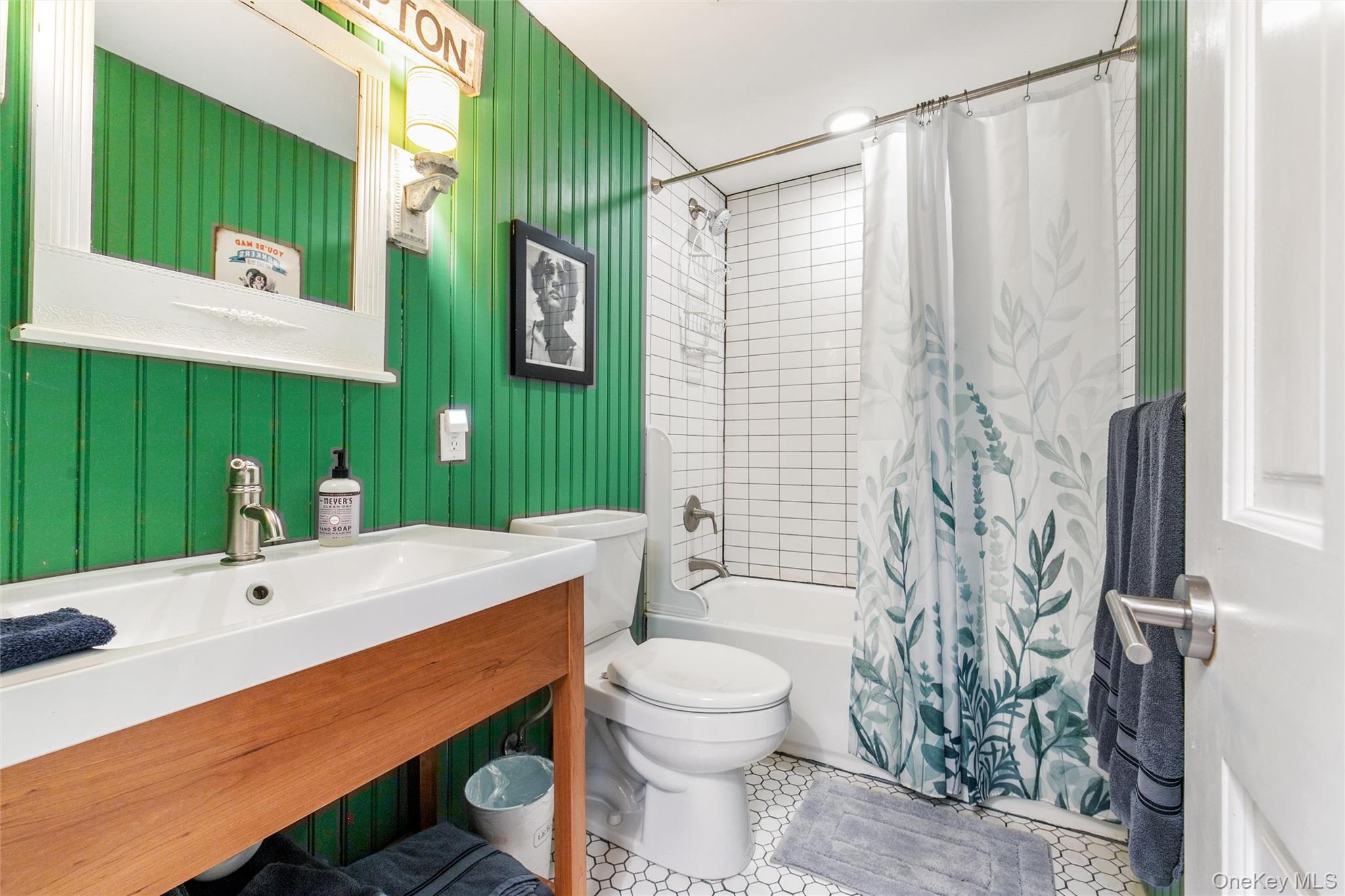 #13 photo, 212 LUMBER LN, Bridgehampton , NY 11932