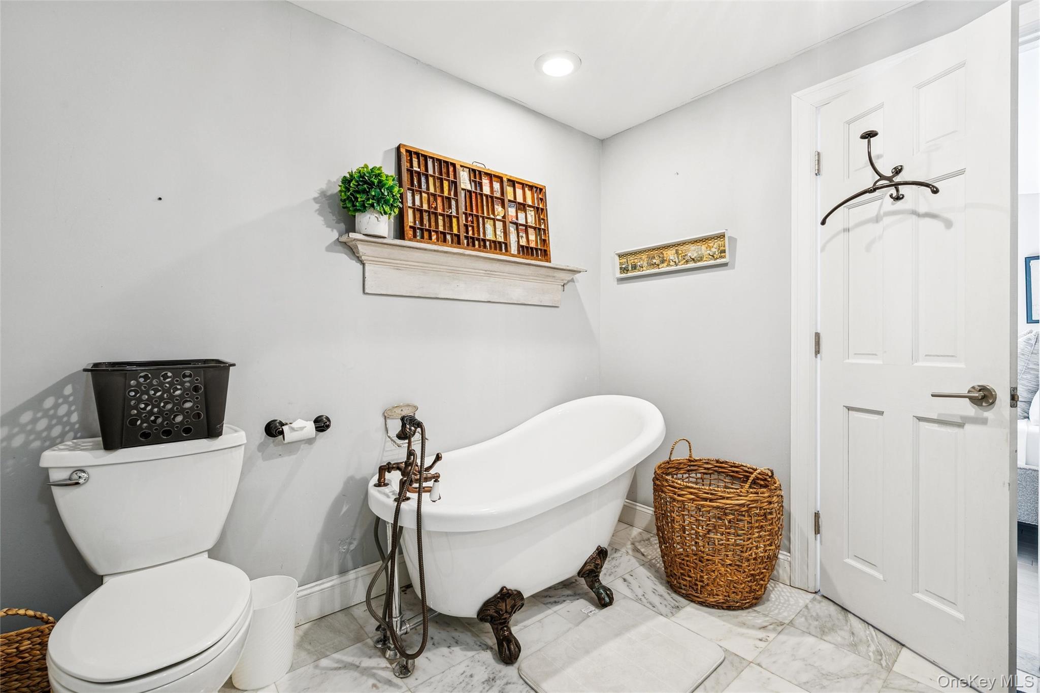 #19 photo, 212 LUMBER LN, Bridgehampton , NY 11932