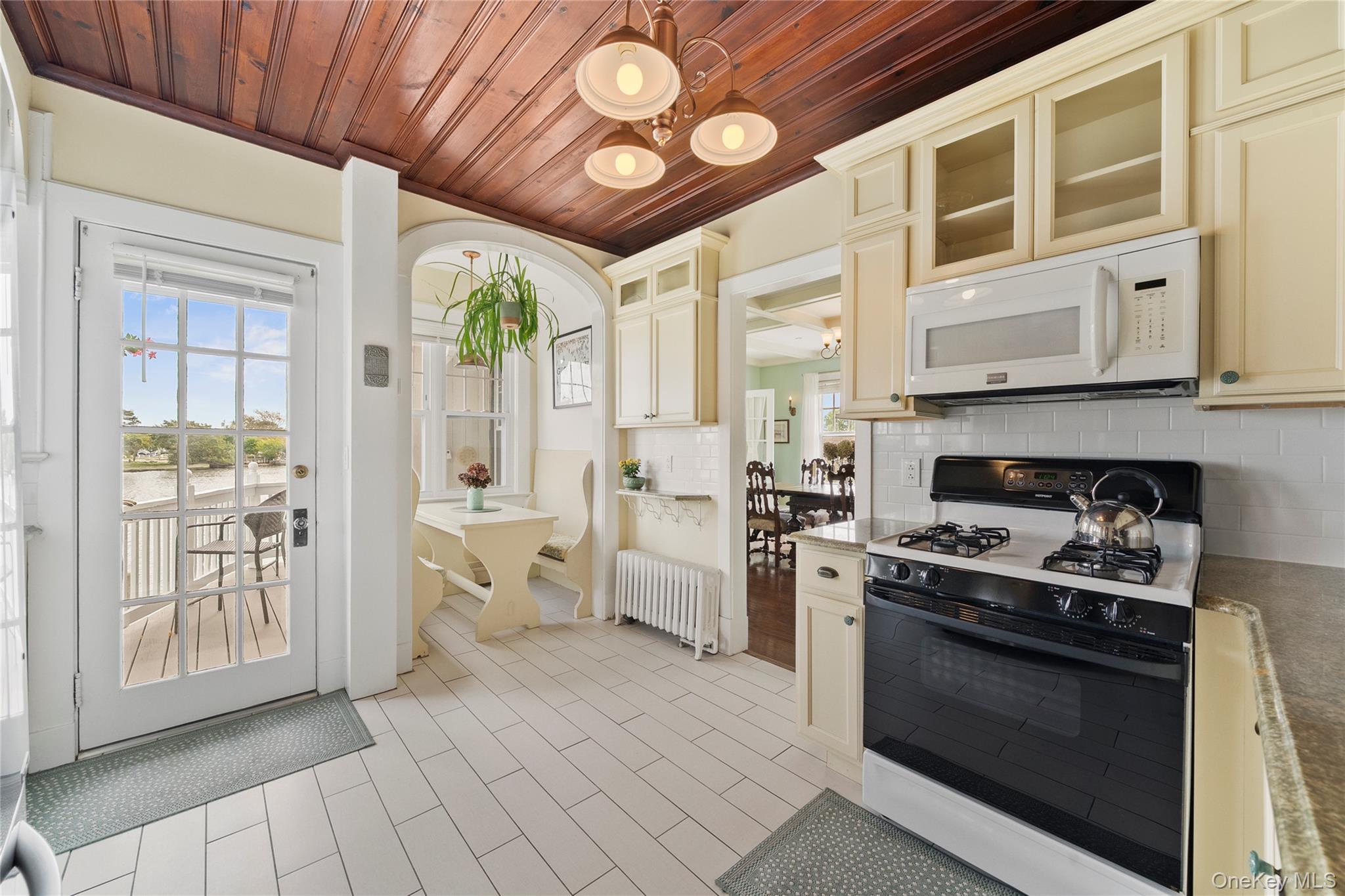 #20 photo, 260 Ocean Avenue, Amityville , NY 11701