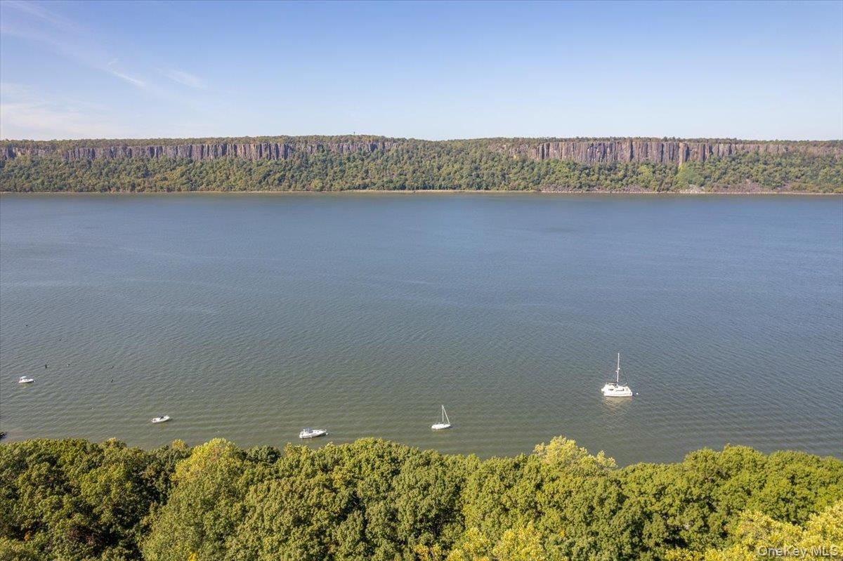 #1 photo, 1 Riverpointe Road, 纽约州 Hastings-on-Hudson , NY 10706