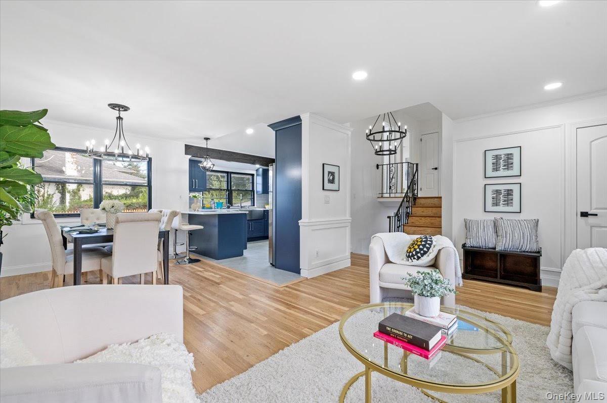 #11 photo, 8 Barbara Lane, Jericho , NY 11753