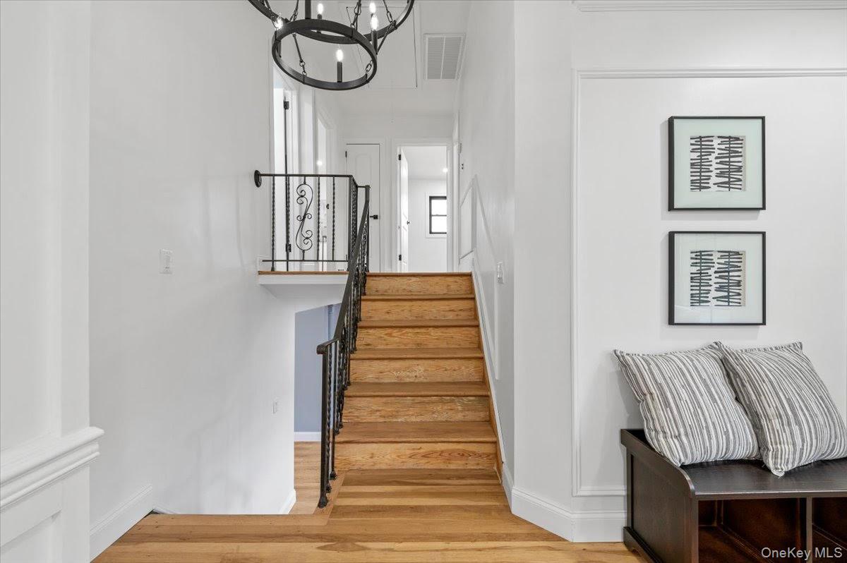 #13 photo, 8 Barbara Lane, Jericho , NY 11753