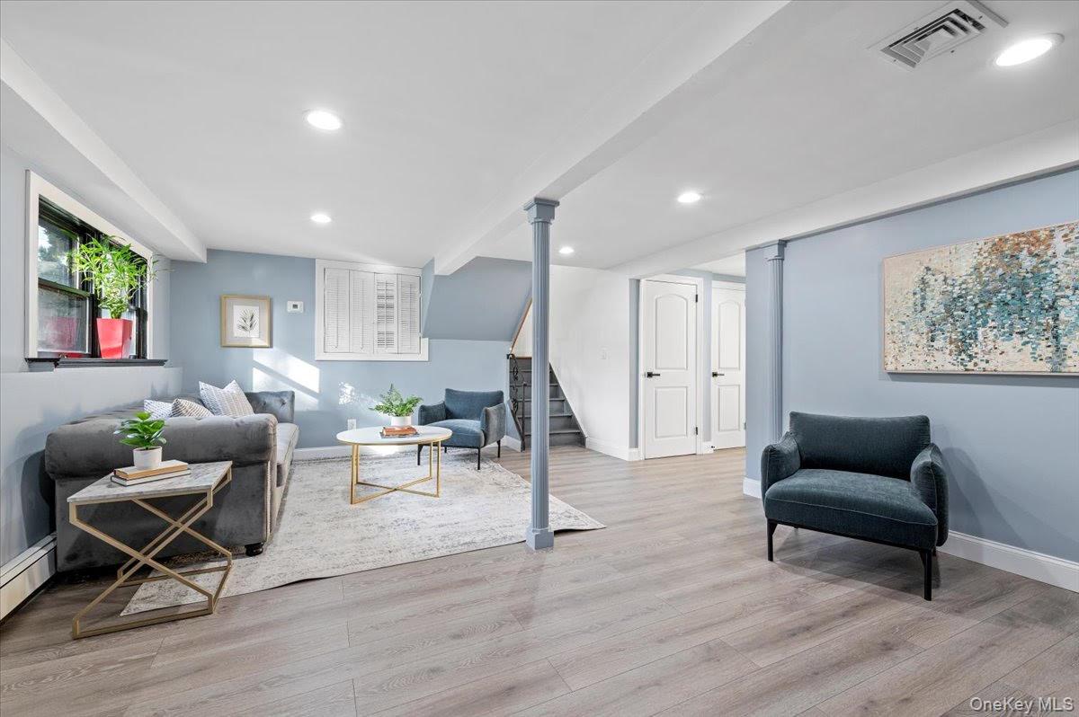 #19 photo, 8 Barbara Lane, Jericho , NY 11753