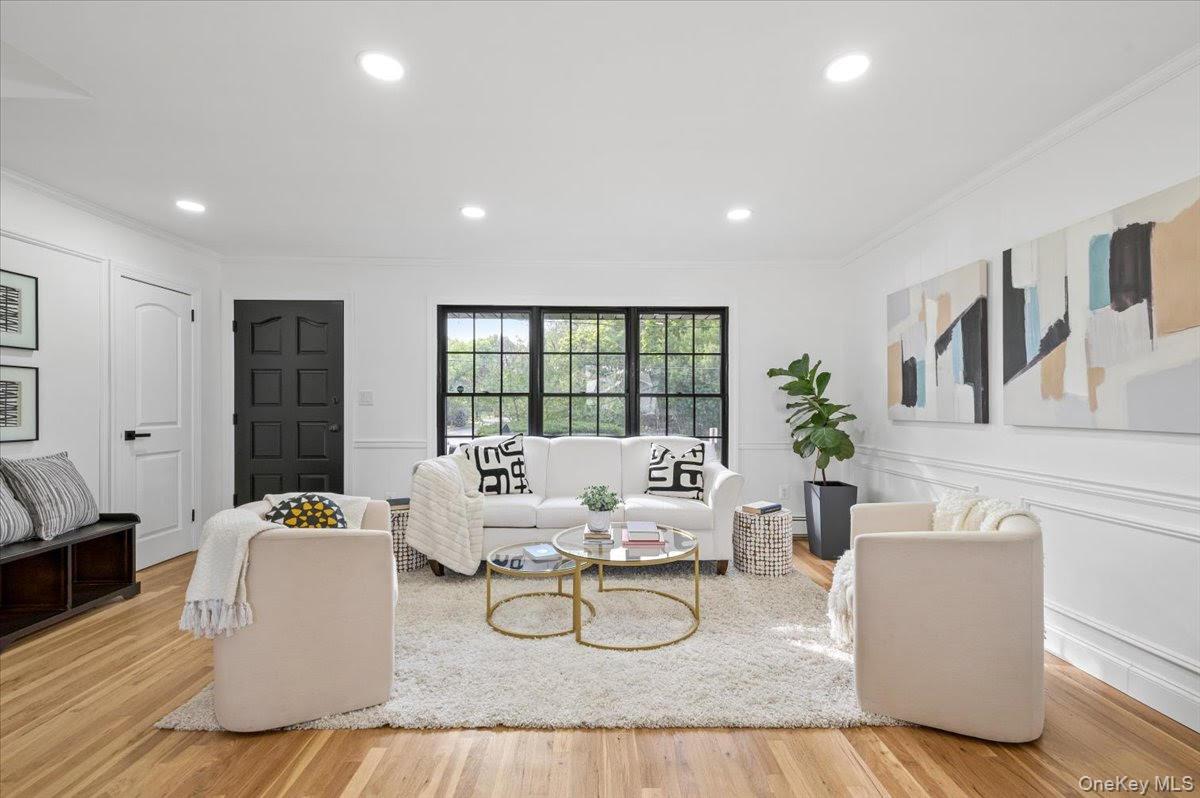 #4 photo, 8 Barbara Lane, Jericho , NY 11753