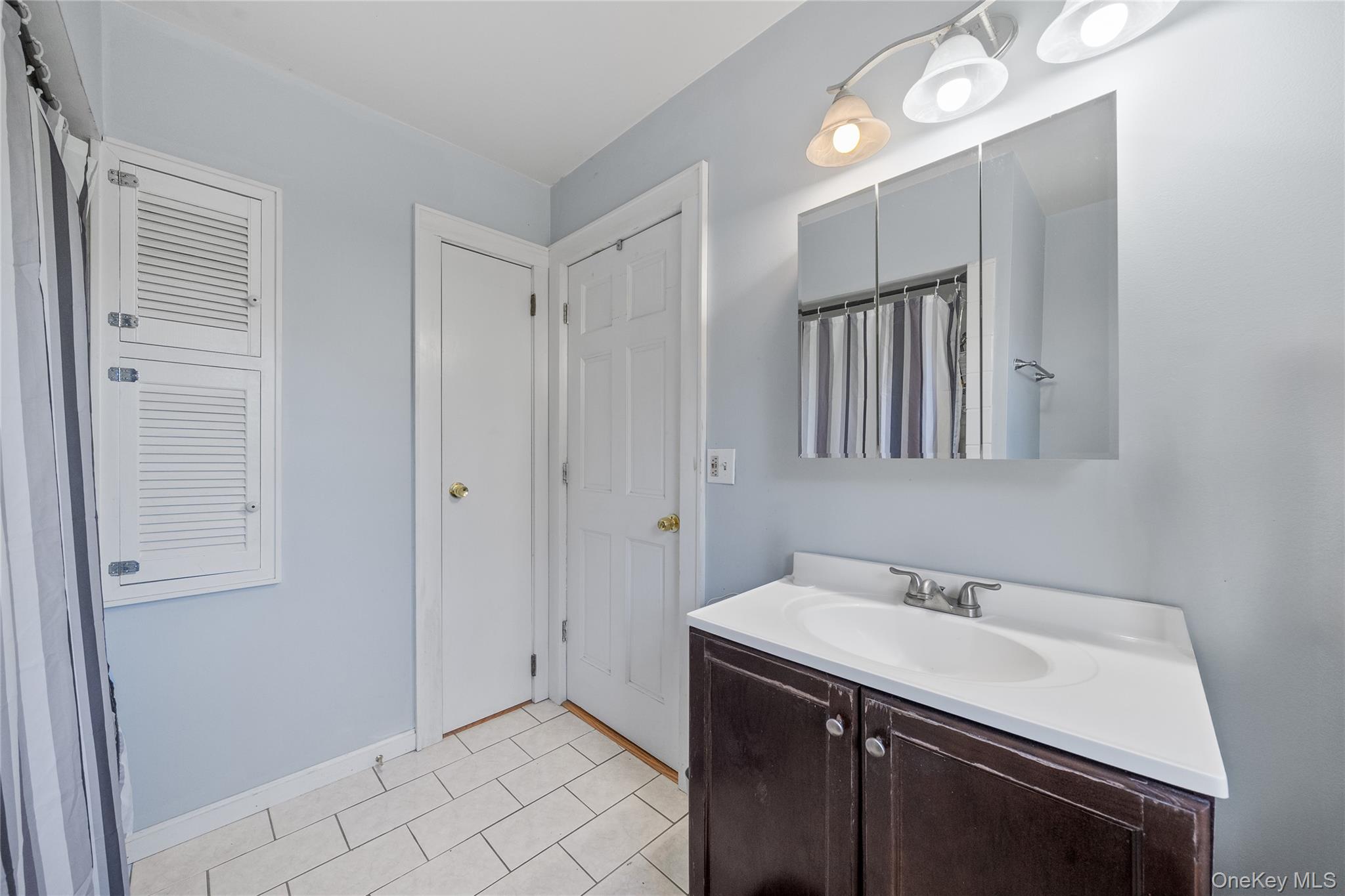 #19 photo, 29 Lake Street, Amityville , NY 11701