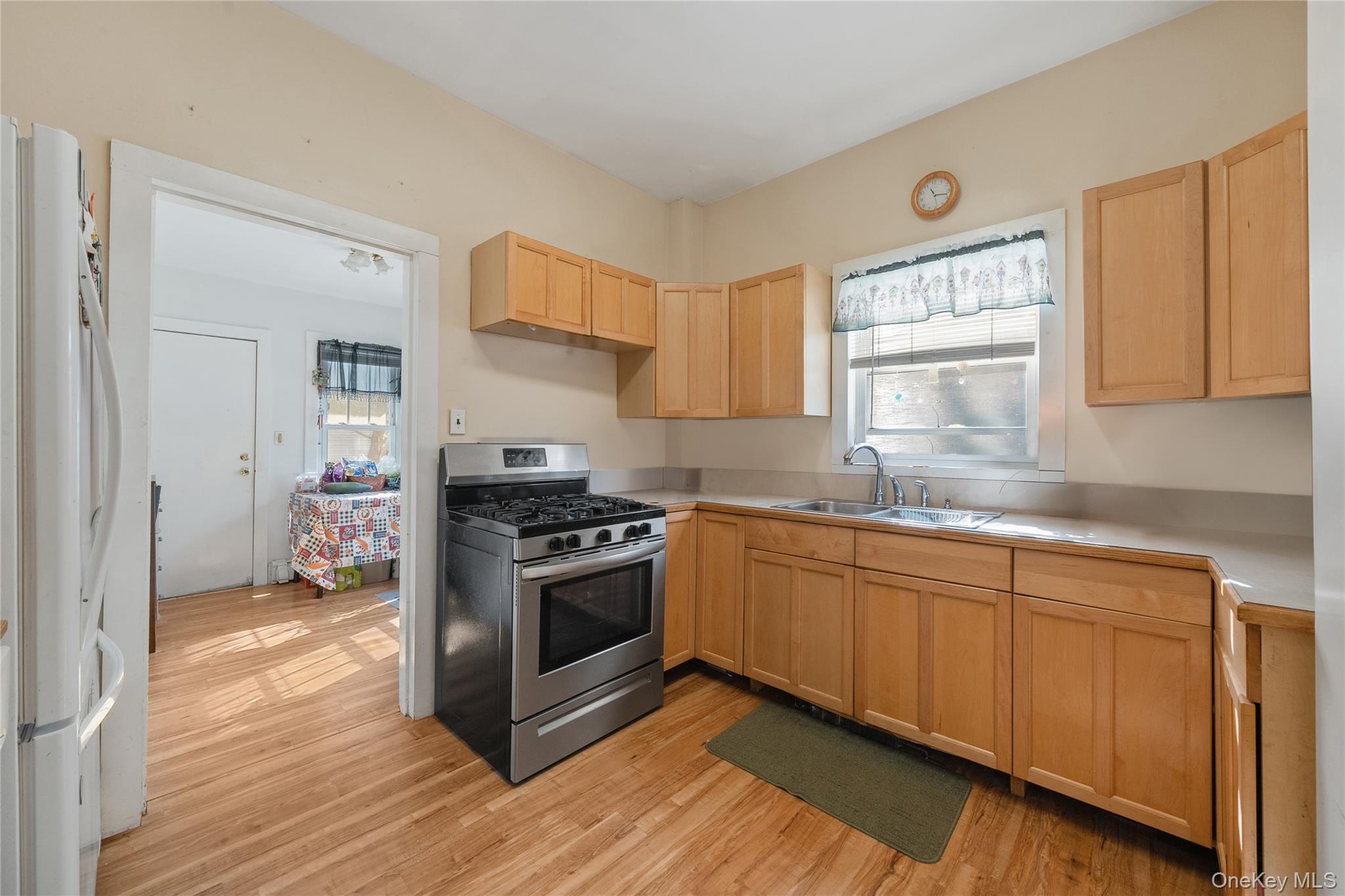 #5 photo, 29 Lake Street, Amityville , NY 11701