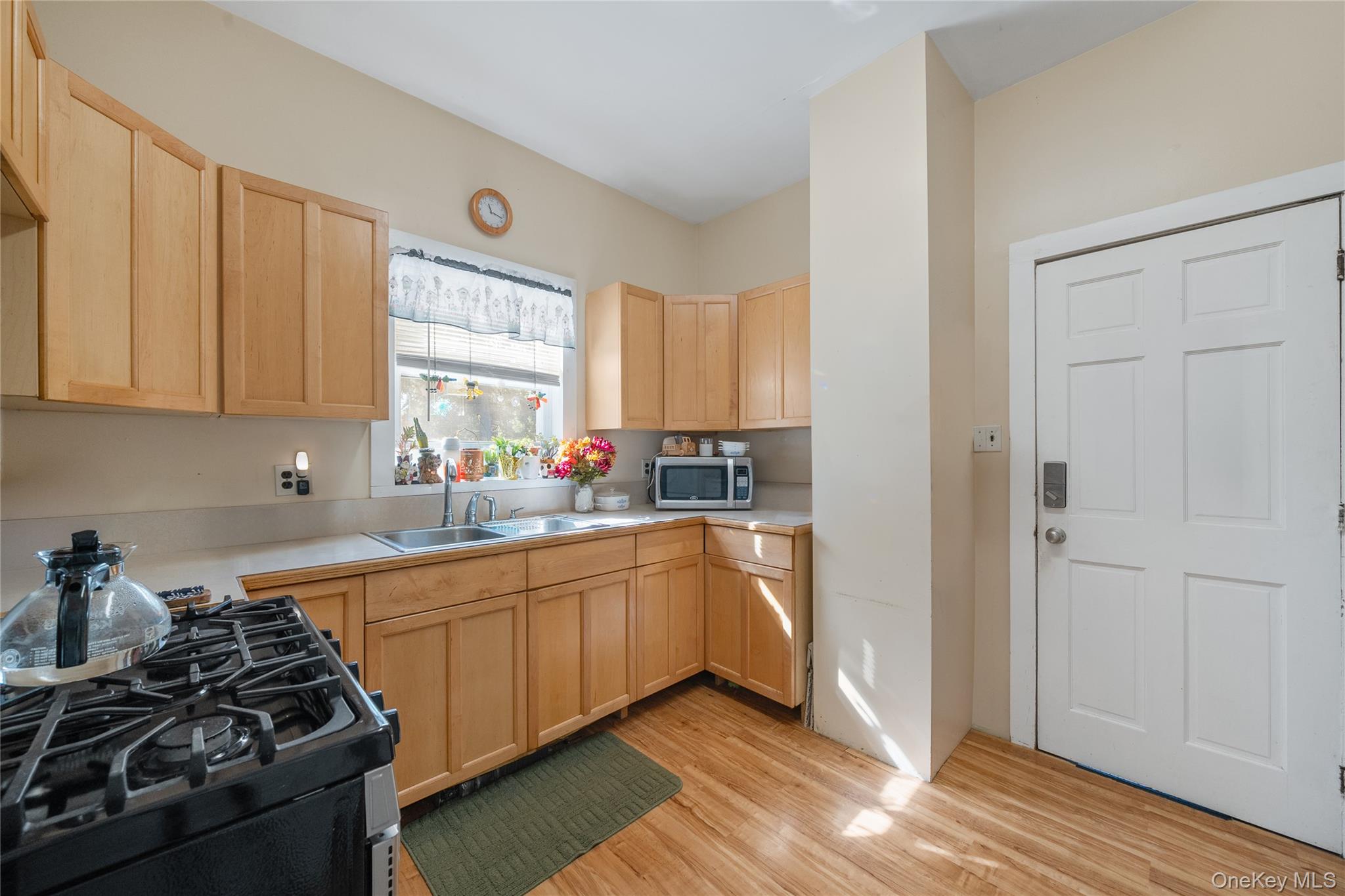 #6 photo, 29 Lake Street, Amityville , NY 11701