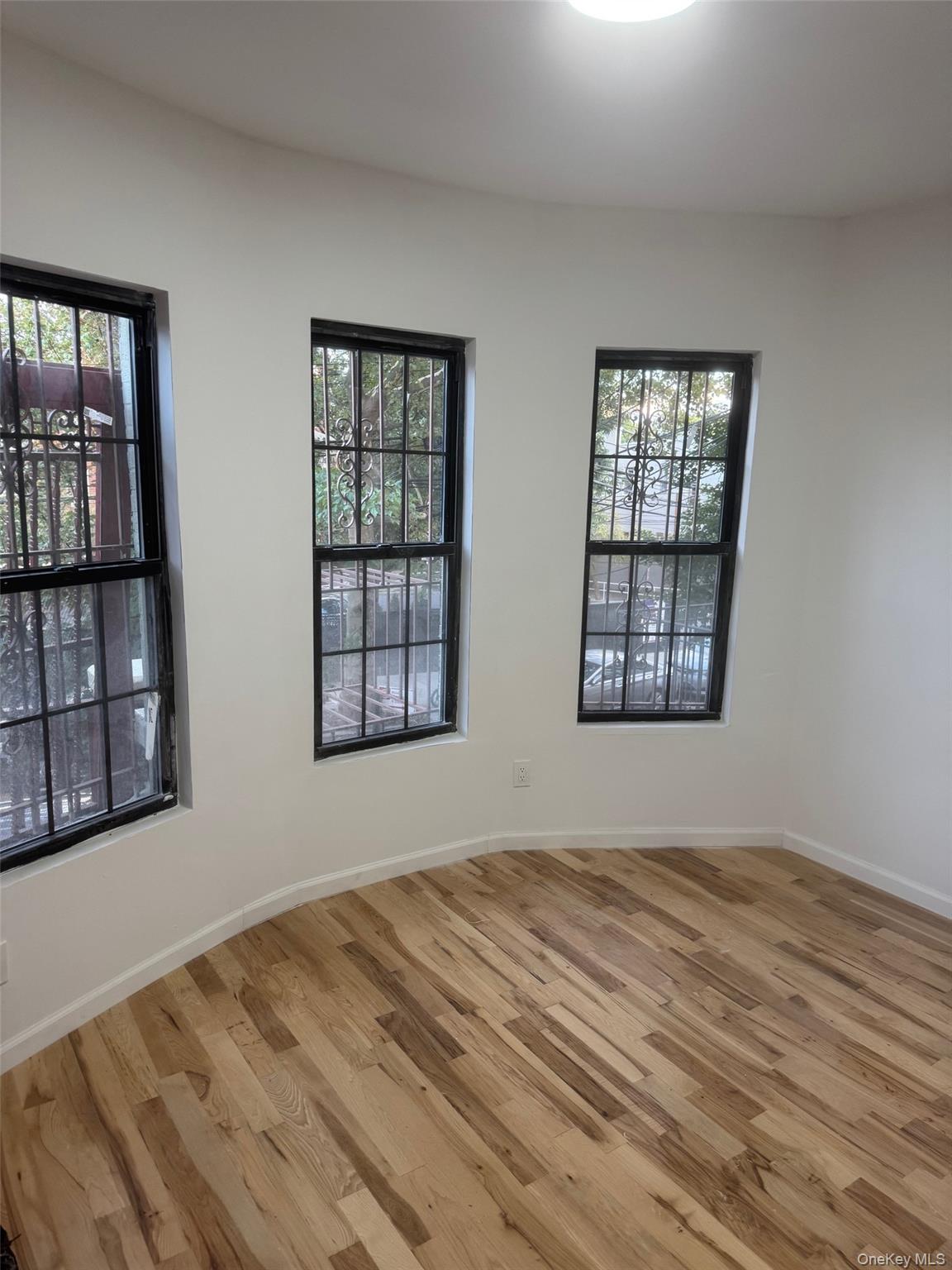 #6 photo, 1827 Amethyst Street, Bronx , NY 10462