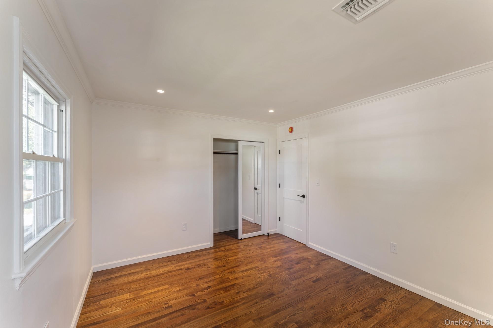 #13 photo, 1460 Tyler Avenue, नासाउ काउंटी East Meadow , NY 11554