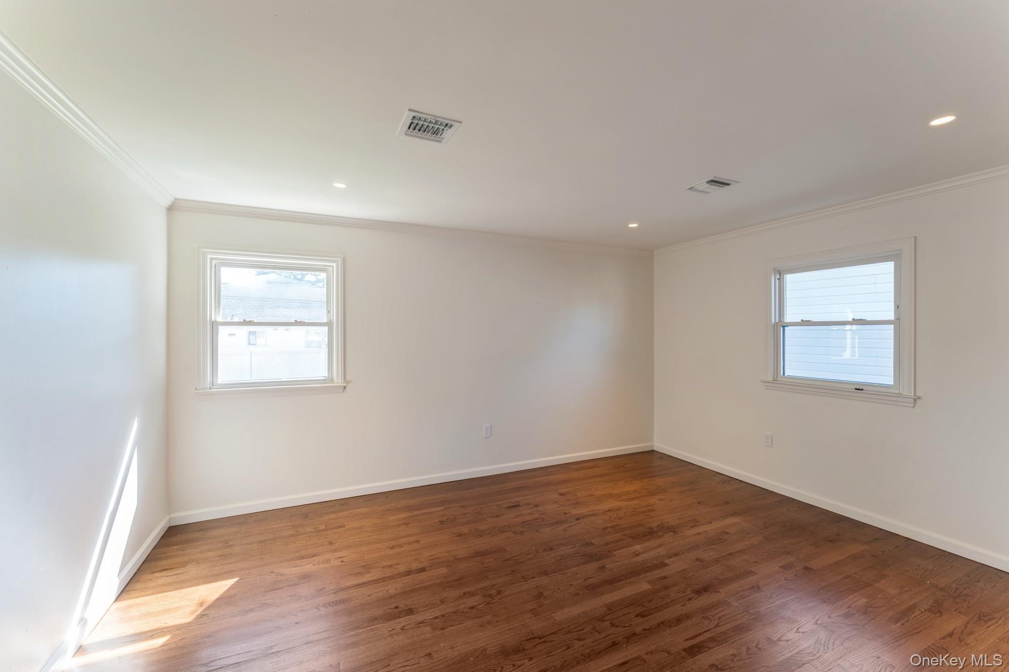 #15 photo, 1460 Tyler Avenue, नासाउ काउंटी East Meadow , NY 11554