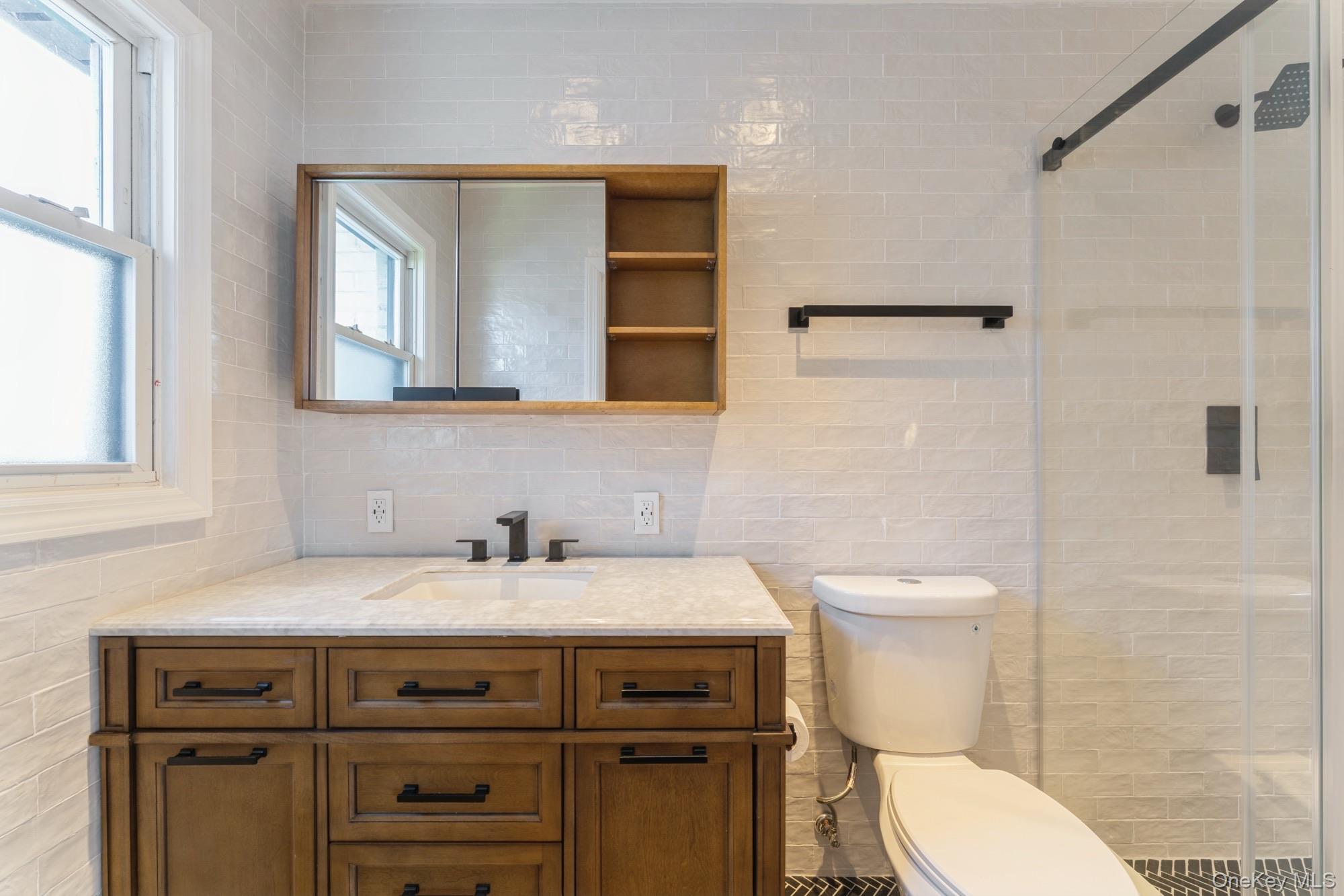 #17 photo, 1460 Tyler Avenue, नासाउ काउंटी East Meadow , NY 11554