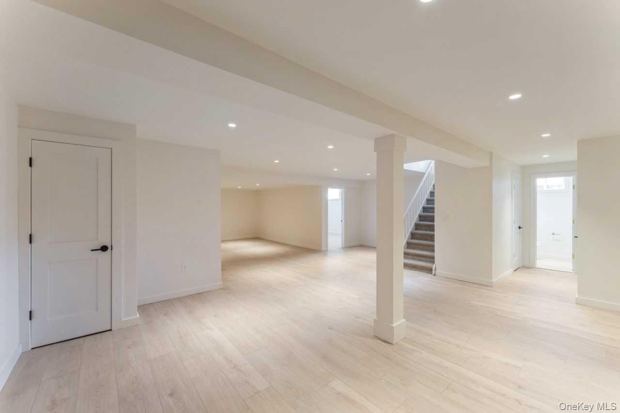 #19 photo, 1460 Tyler Avenue, नासाउ काउंटी East Meadow , NY 11554