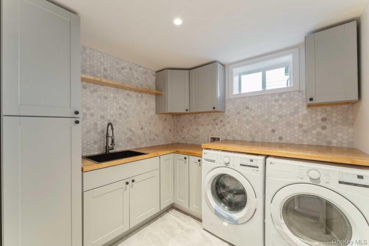 #20 photo, 1460 Tyler Avenue, नासाउ काउंटी East Meadow , NY 11554