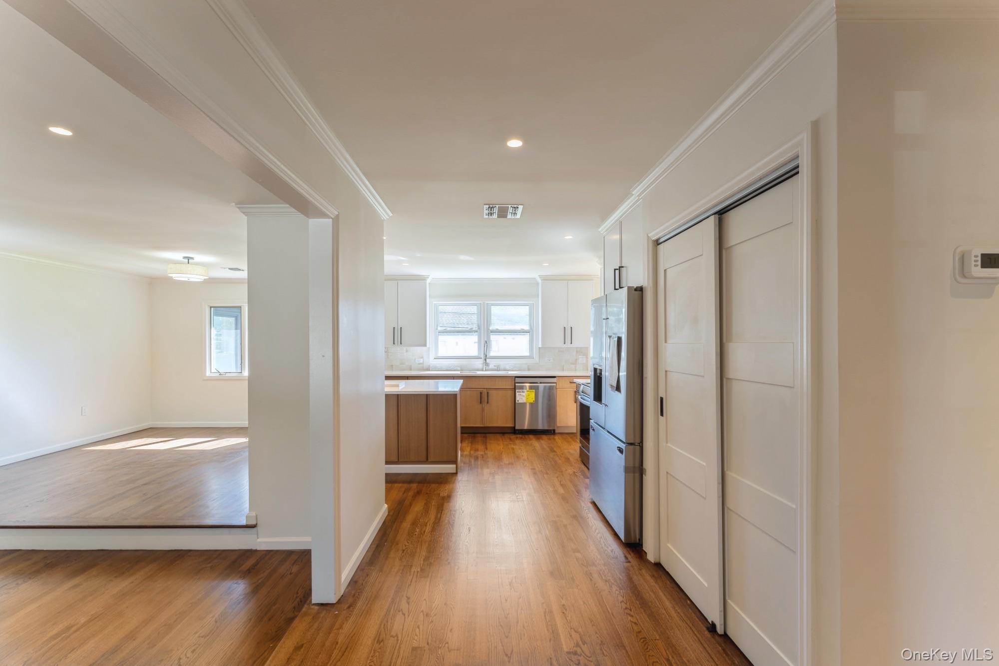 #9 photo, 1460 Tyler Avenue, नासाउ काउंटी East Meadow , NY 11554