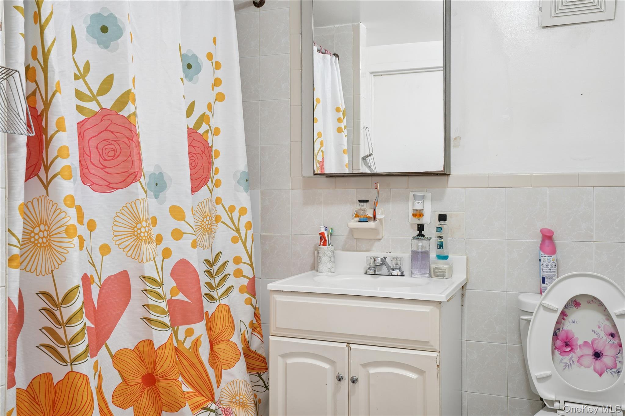 #11 photo, 3523 86th Street, クイーンズ区 Jackson Heights , NY 11372