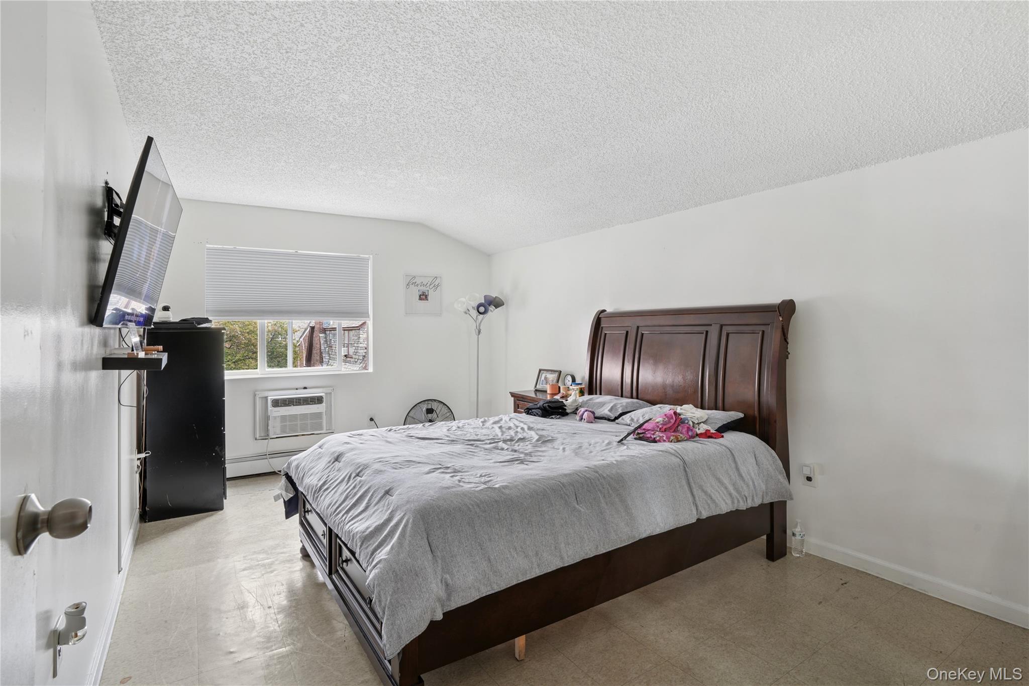 #4 photo, 3523 86th Street, クイーンズ区 Jackson Heights , NY 11372