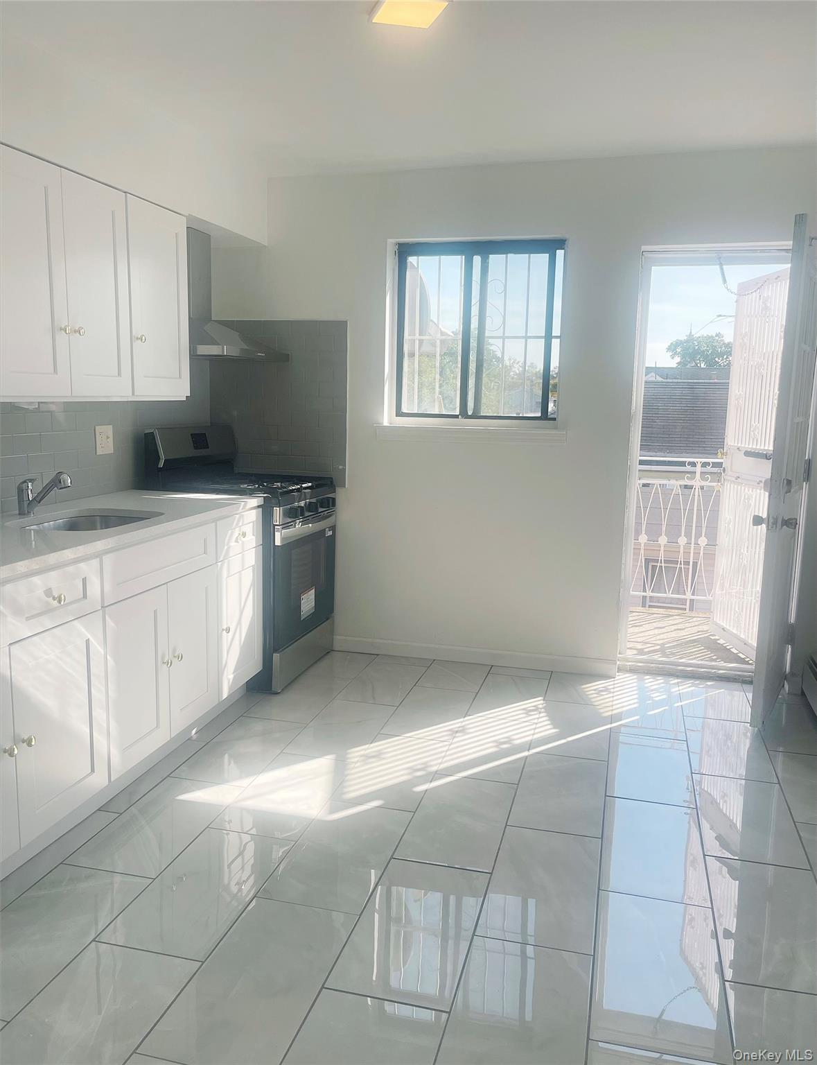 #1 photo, 18-11 123rd Street, クイーンズ区 College Point , NY 11356