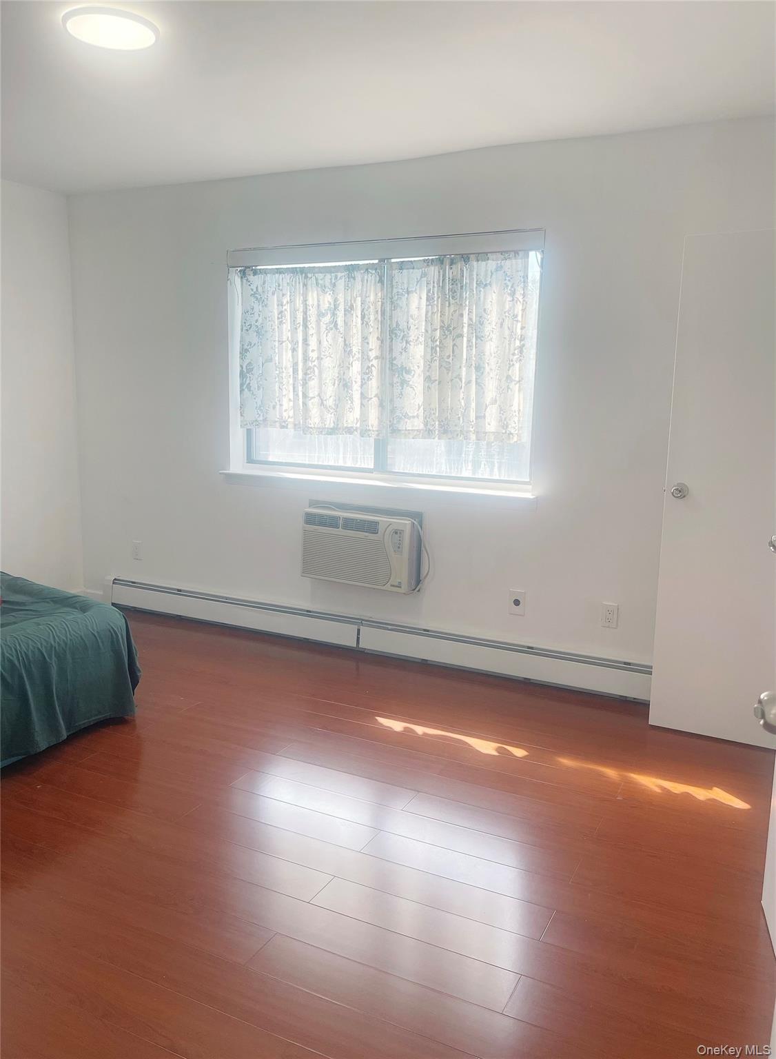 #5 photo, 18-11 123rd Street, クイーンズ区 College Point , NY 11356