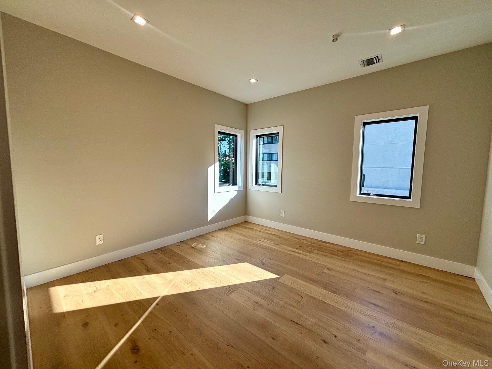 #15 photo, 159 Harrison Avenue, Mineola , NY 11501