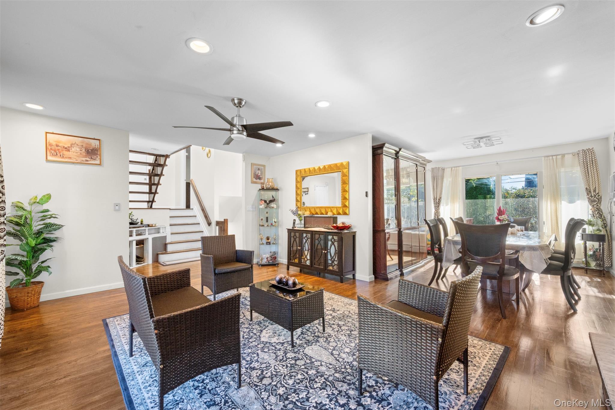 #10 photo, 94 Phipps Lane, Plainview , NY 11803