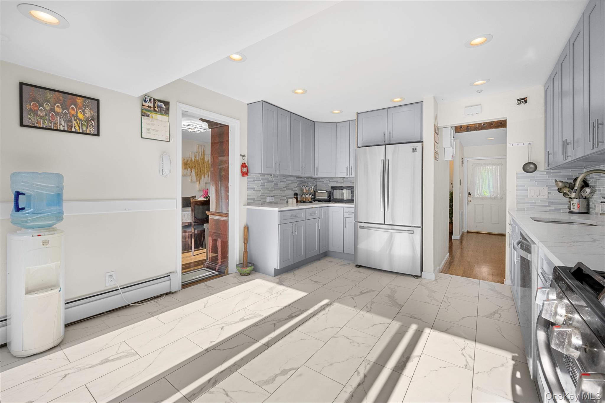 #11 photo, 94 Phipps Lane, Plainview , NY 11803