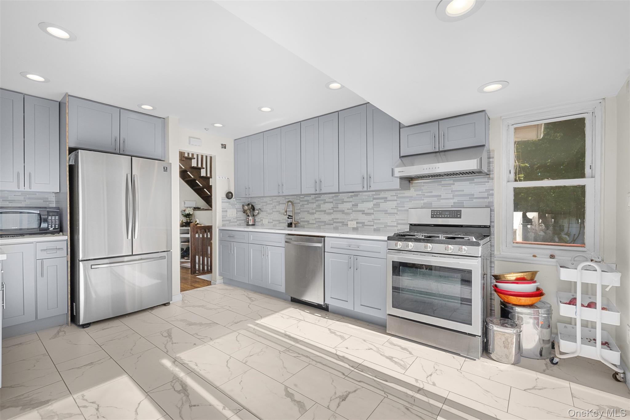 #12 photo, 94 Phipps Lane, Plainview , NY 11803