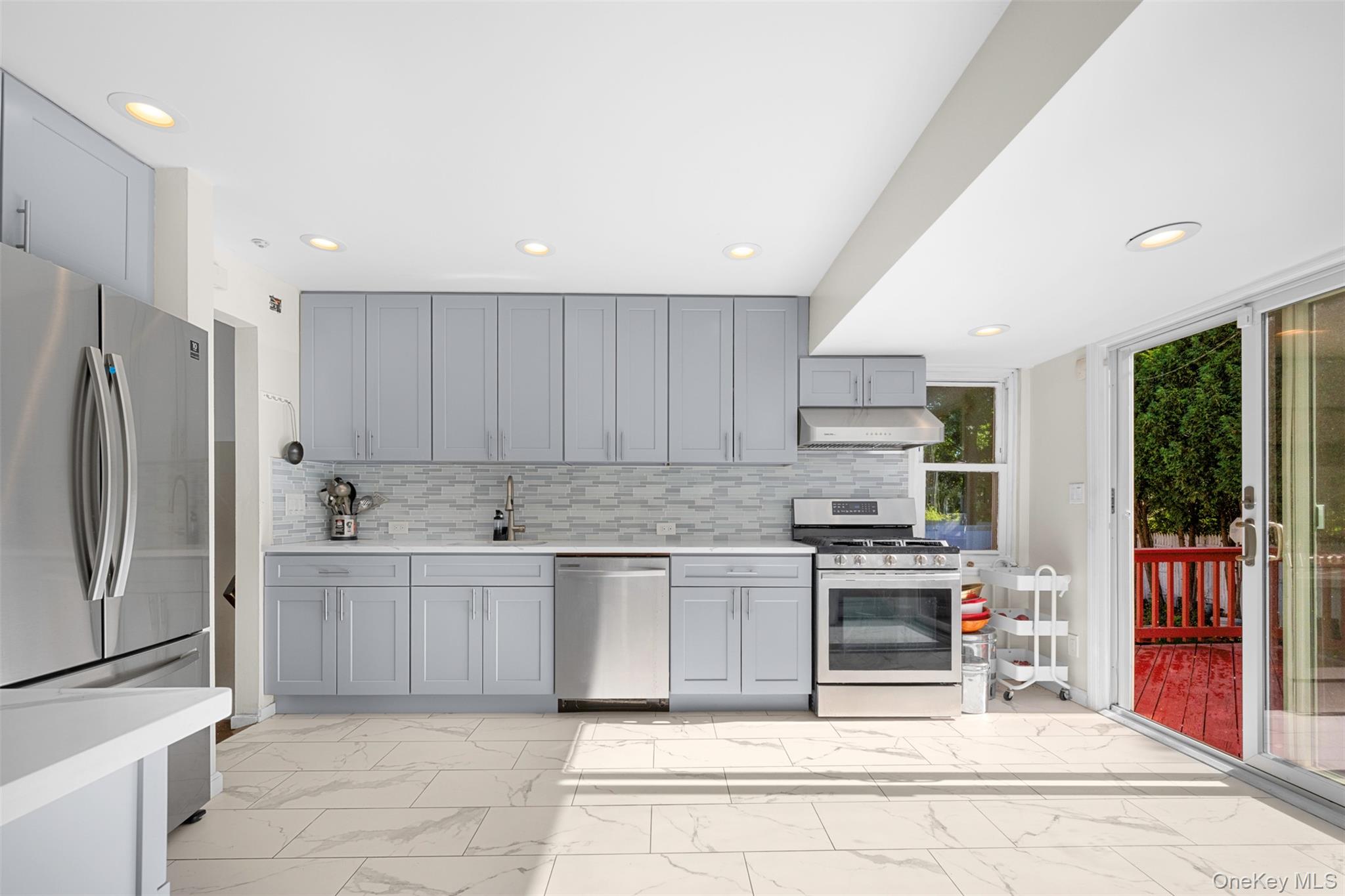 #13 photo, 94 Phipps Lane, Plainview , NY 11803