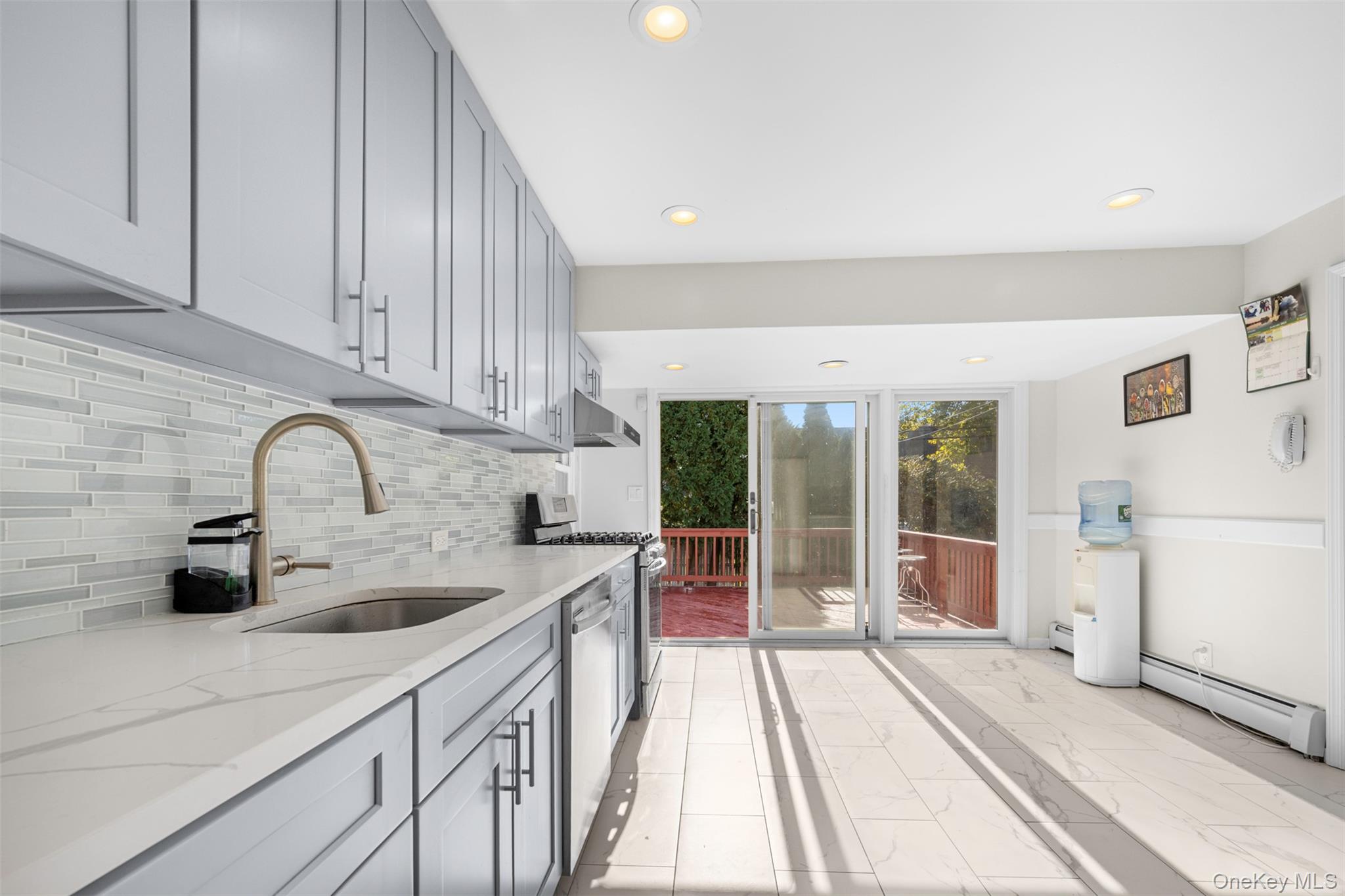 #14 photo, 94 Phipps Lane, Plainview , NY 11803