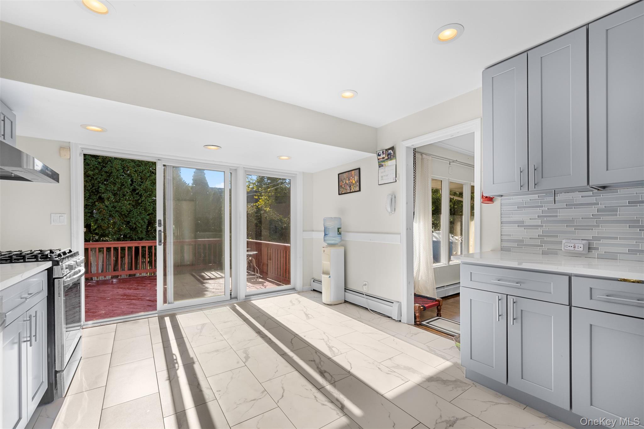 #15 photo, 94 Phipps Lane, Plainview , NY 11803