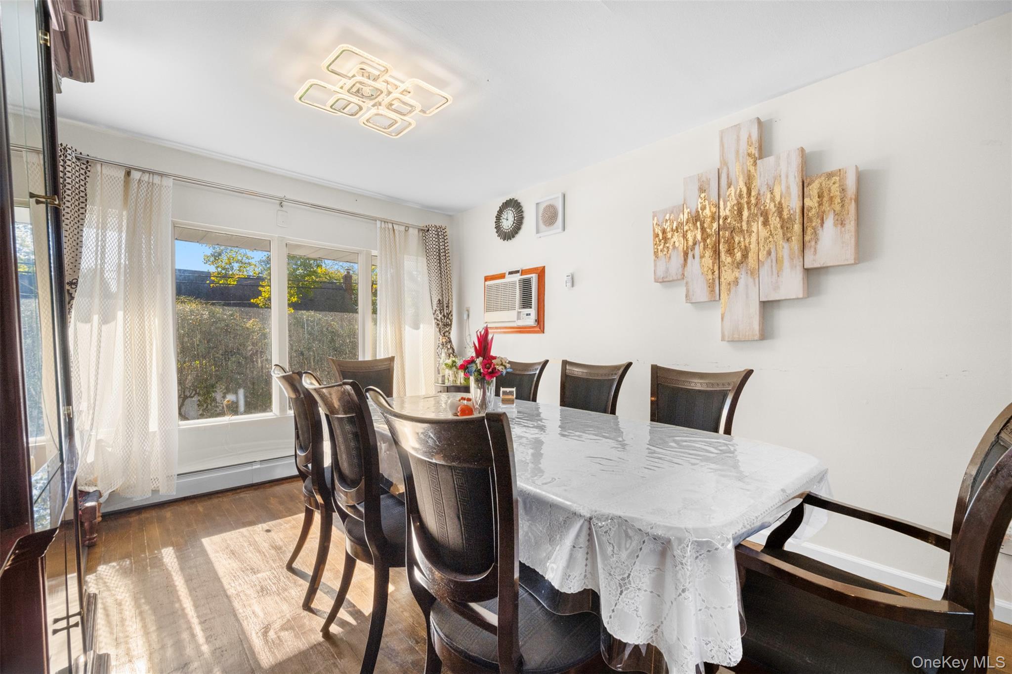 #16 photo, 94 Phipps Lane, Plainview , NY 11803