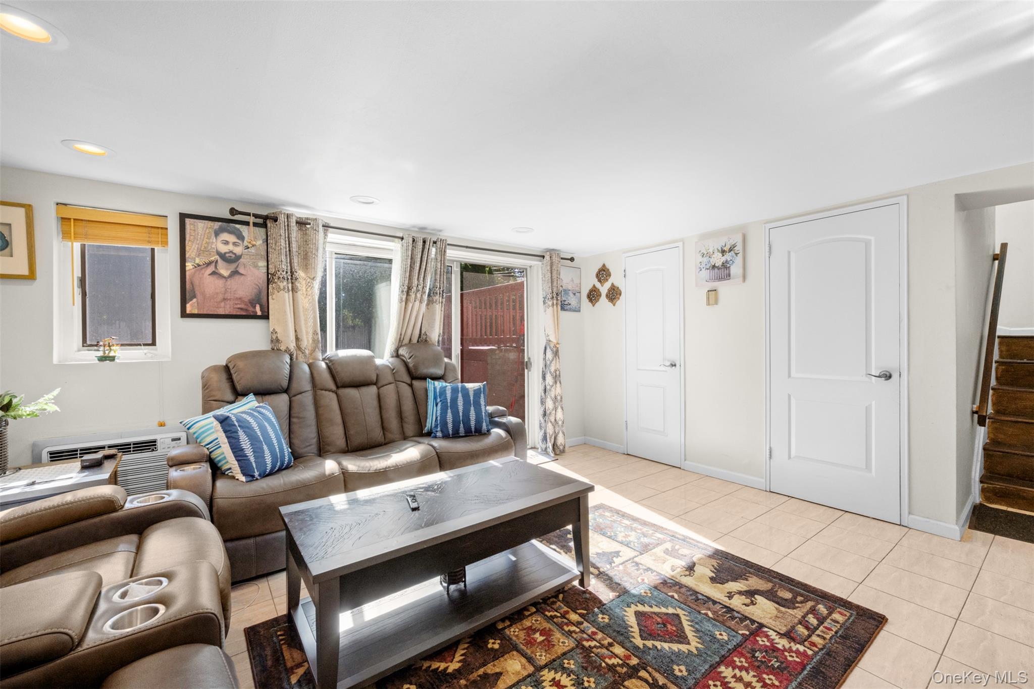 #20 photo, 94 Phipps Lane, Plainview , NY 11803