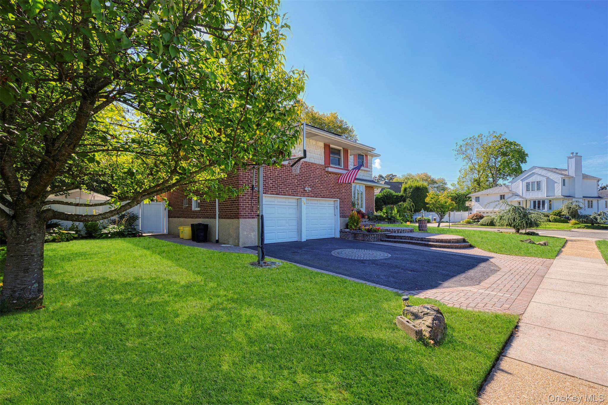 #3 photo, 94 Phipps Lane, Plainview , NY 11803