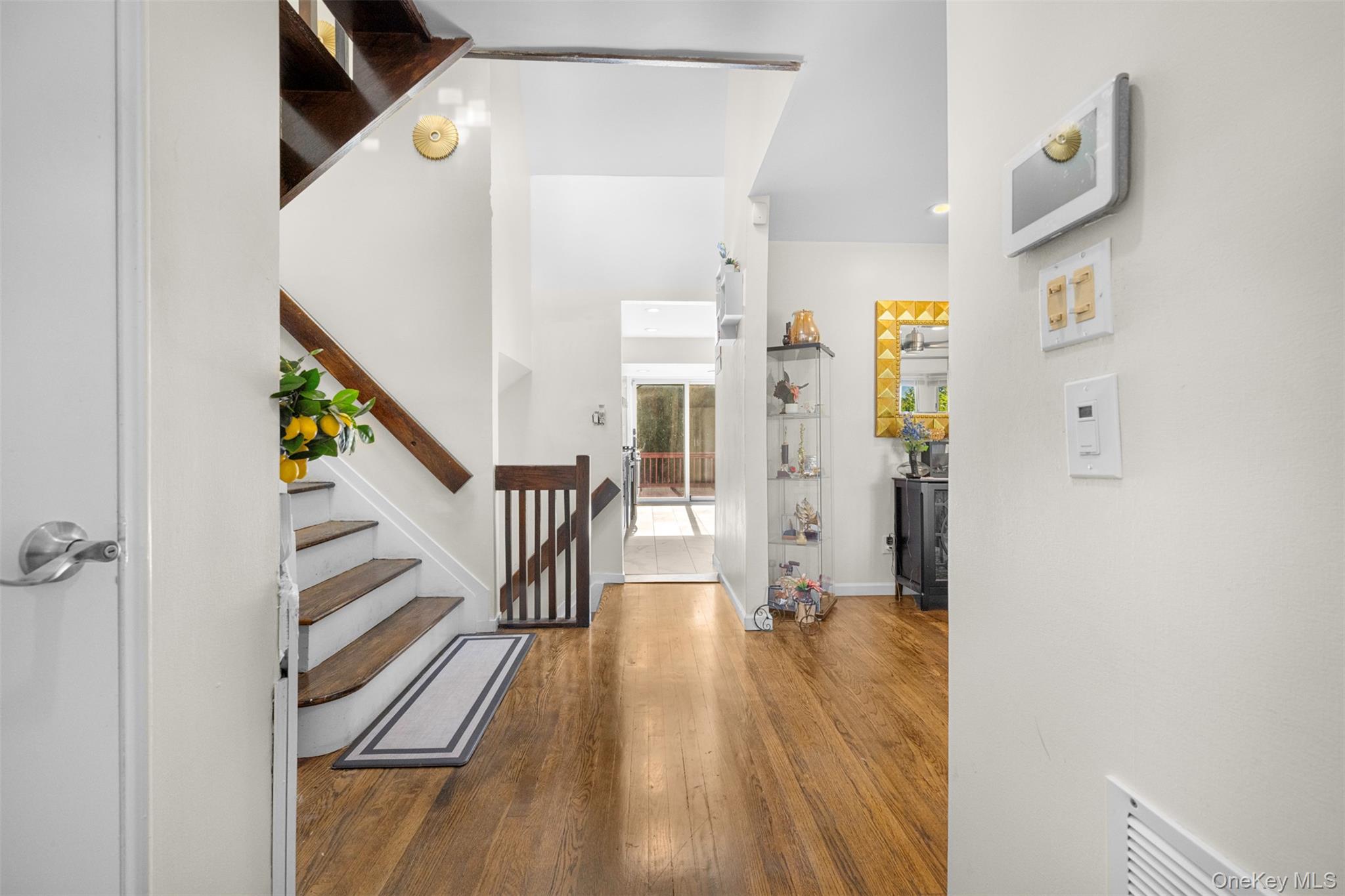 #4 photo, 94 Phipps Lane, Plainview , NY 11803