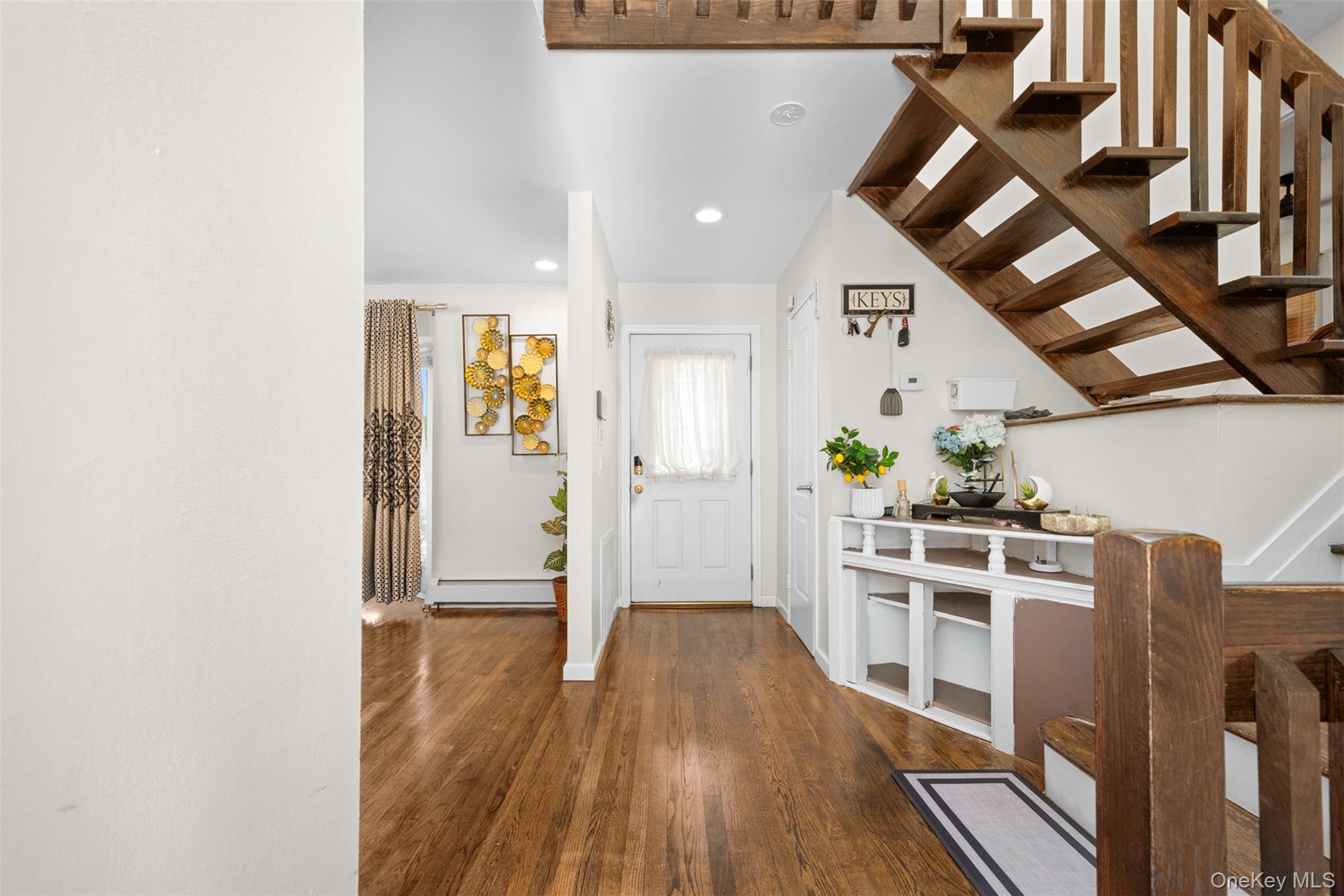 #5 photo, 94 Phipps Lane, Plainview , NY 11803