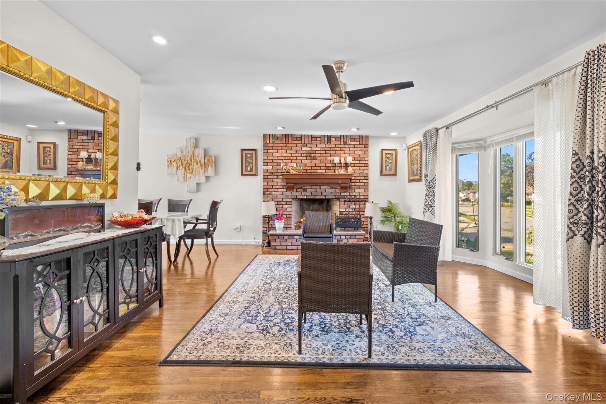 #6 photo, 94 Phipps Lane, Plainview , NY 11803