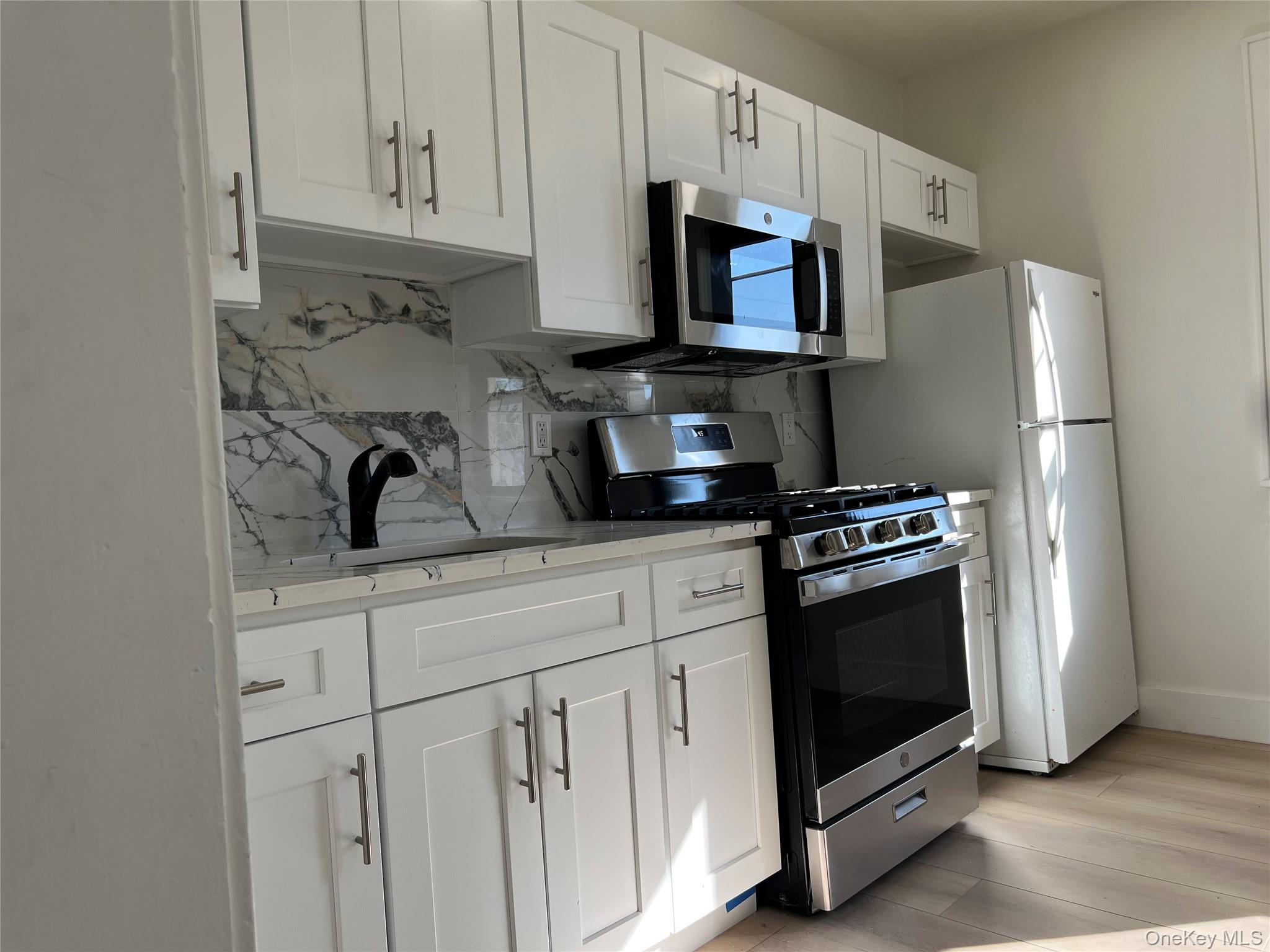 #1 photo, 28 Walt Whitman Road, サフォーク郡 Huntington Station , NY 11746