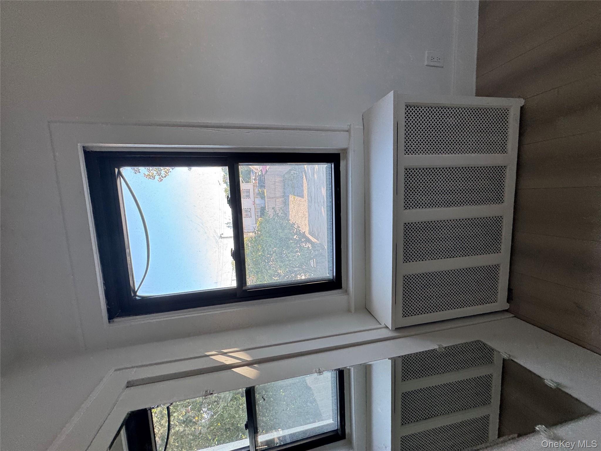 #13 photo, 28 Walt Whitman Road, サフォーク郡 Huntington Station , NY 11746