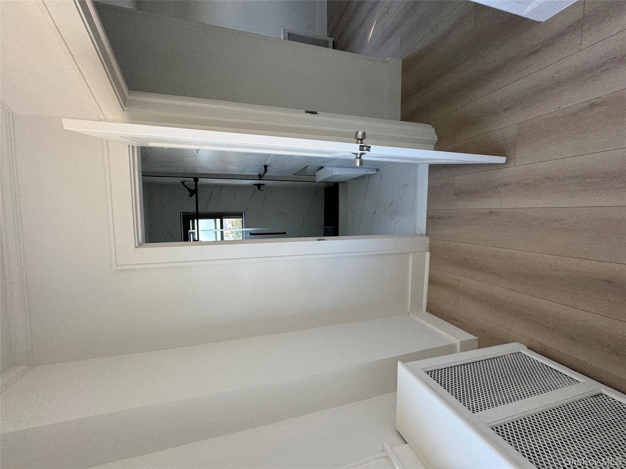 #2 photo, 28 Walt Whitman Road, サフォーク郡 Huntington Station , NY 11746