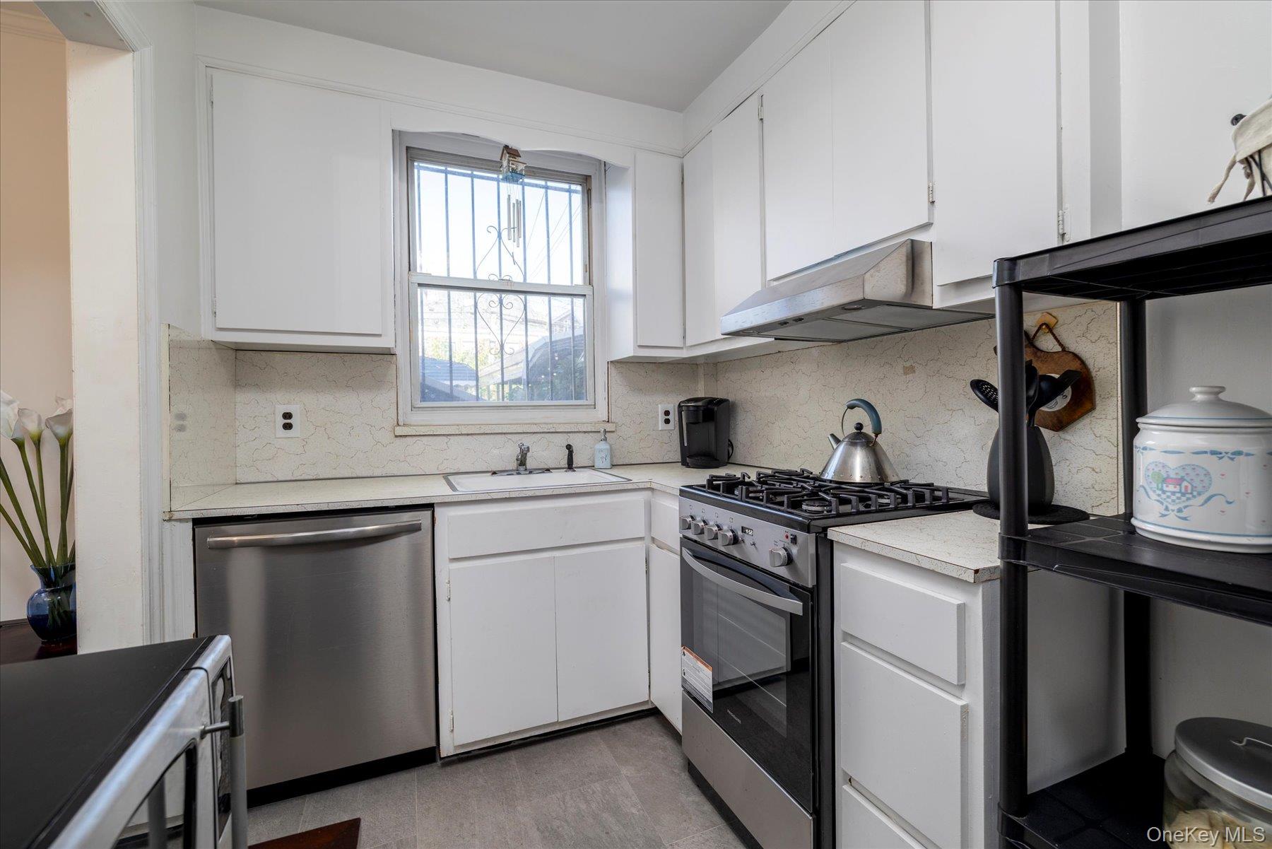 #12 photo, 2068 28th Street, Astoria , NY 11105