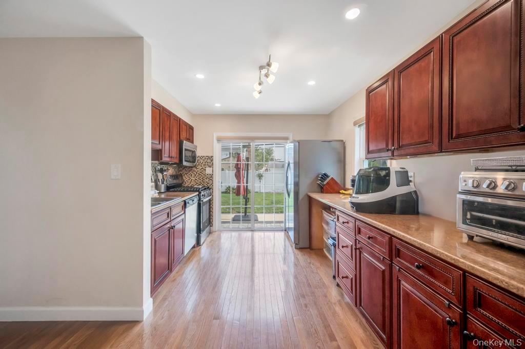 #11 photo, 131 Lee Avenue, Hicksville , NY 11801