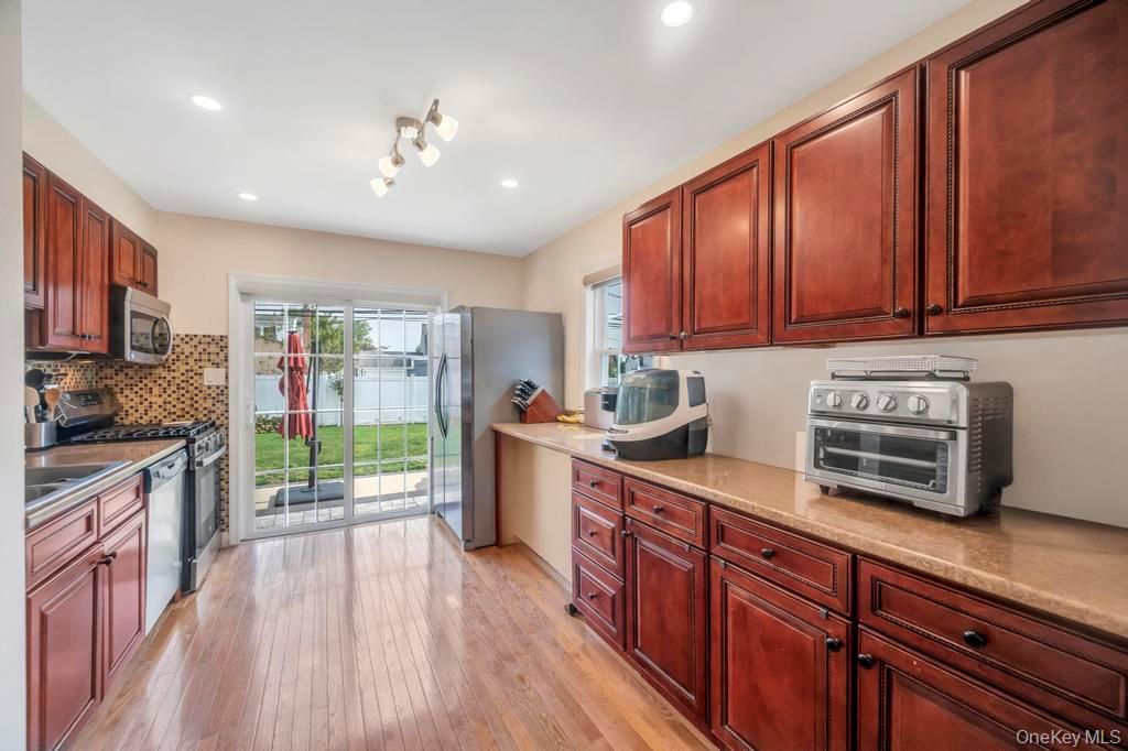 #12 photo, 131 Lee Avenue, Hicksville , NY 11801