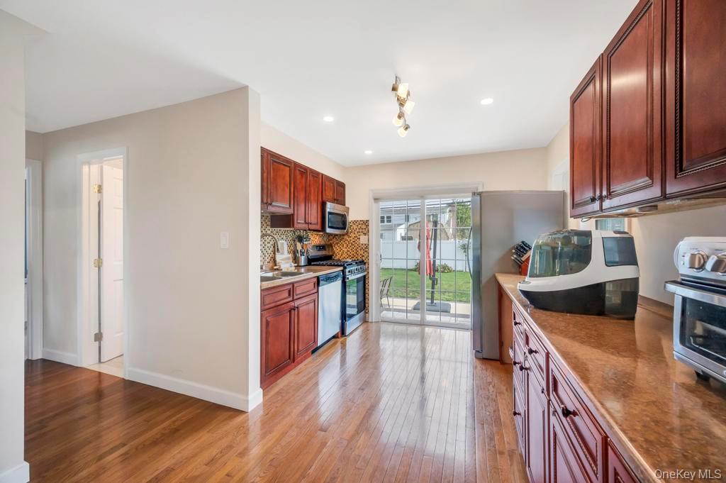 #13 photo, 131 Lee Avenue, Hicksville , NY 11801