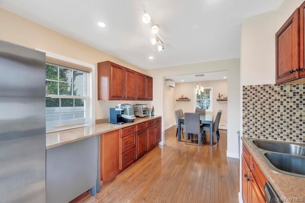 #15 photo, 131 Lee Avenue, Hicksville , NY 11801