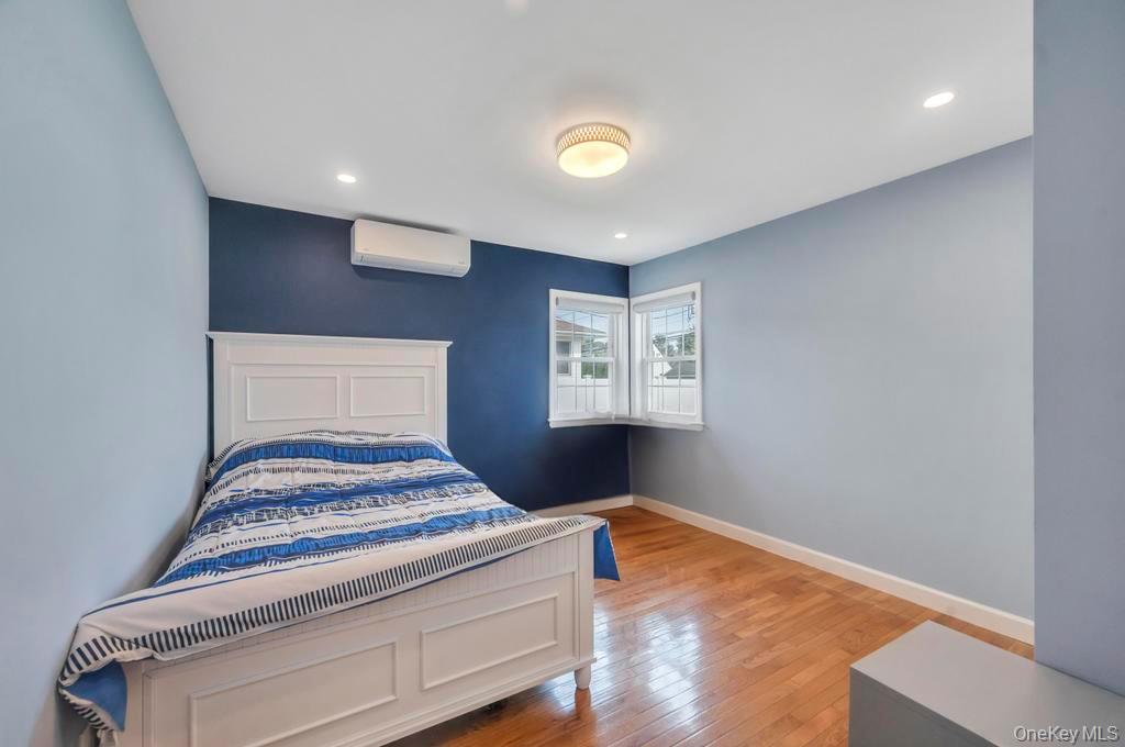 #17 photo, 131 Lee Avenue, Hicksville , NY 11801